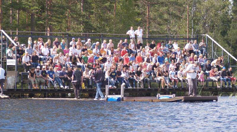 Publiken hejjade fram �karna.